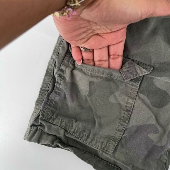 Cat & Jack Boys Camo Cargo Shorts Size S (6/7) Pull-On Drawstring Knee Length - Picture 4 of 10